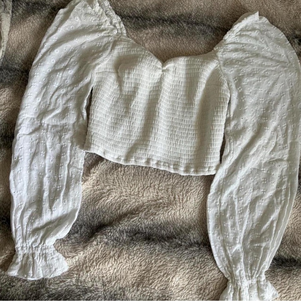 Hollister long puff sleeve cropped blouse with sweetheart neckline